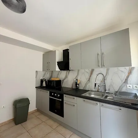 Apartment Spacious Duplex For 6 People, Parc Asterix, Cdg